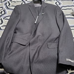 Kenneth Cole Men's suit 46L 40w